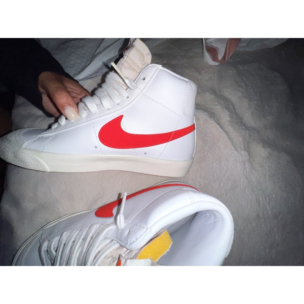 NIKE